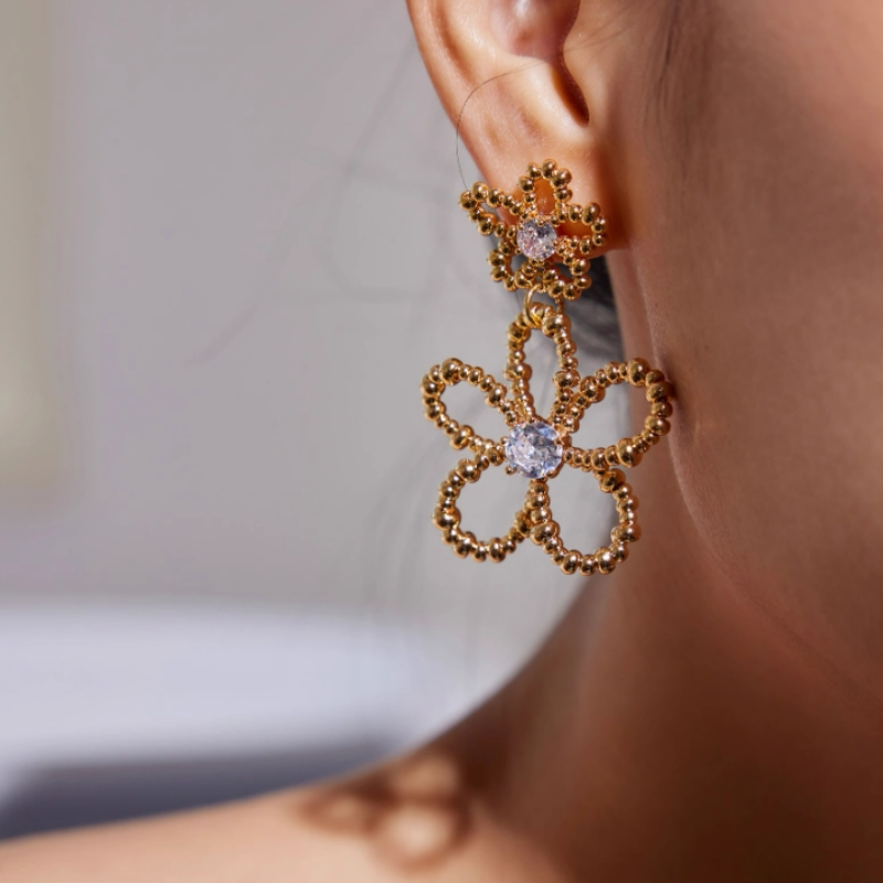 1 Pair Casual Elegant Modern Style Flower Plating Inlay Brass Rhinestones Zircon Drop Earrings display picture 9