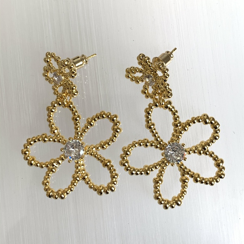 1 Pair Casual Elegant Modern Style Flower Plating Inlay Brass Rhinestones Zircon Drop Earrings display picture 16