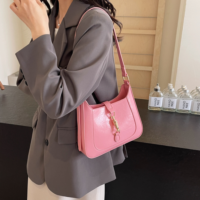 Women's Medium Pu Leather Solid Color Vintage Style Classic Style Zipper Underarm Bag display picture 11