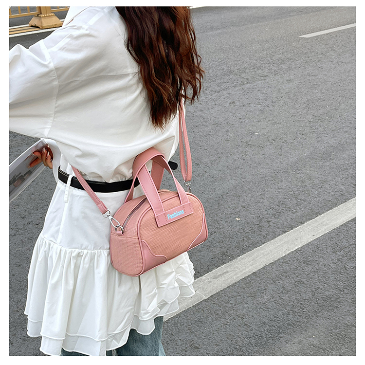 Women's Medium Pu Leather Solid Color Basic Classic Style Zipper Crossbody Bag display picture 9