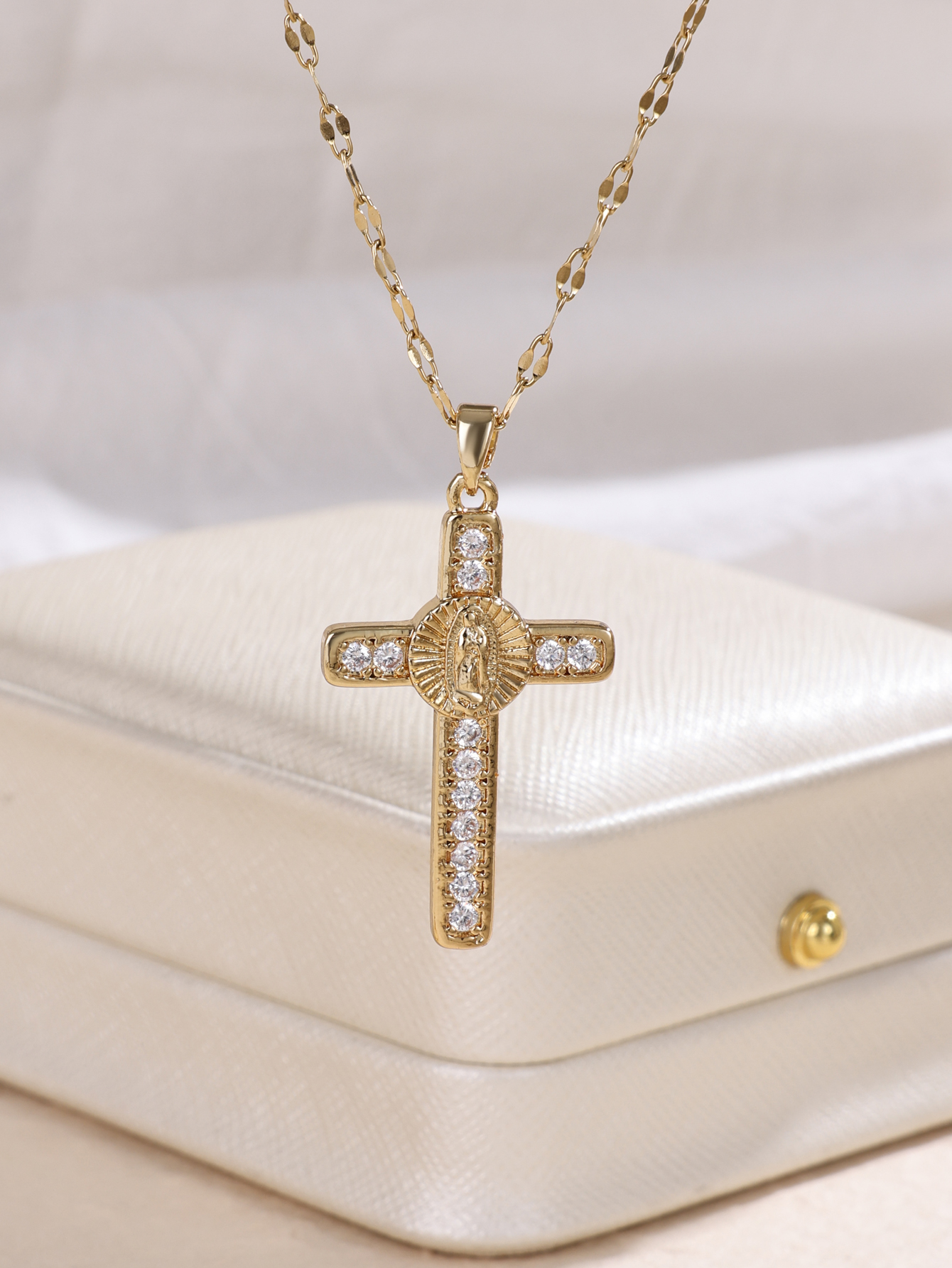 304 Stainless Steel Copper 18K Gold Plated Elegant Glam Luxurious Plating Inlay Cross Zircon Pendant Necklace display picture 3