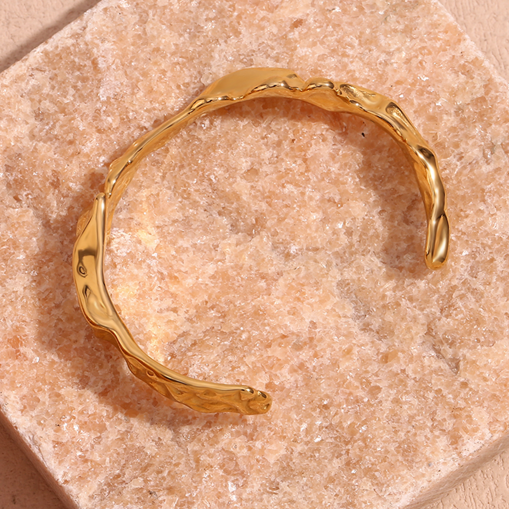 316L Stainless Steel  18K Gold Plated Basic Simple Style Classic Style Plating Irregular Waves Bangle display picture 7