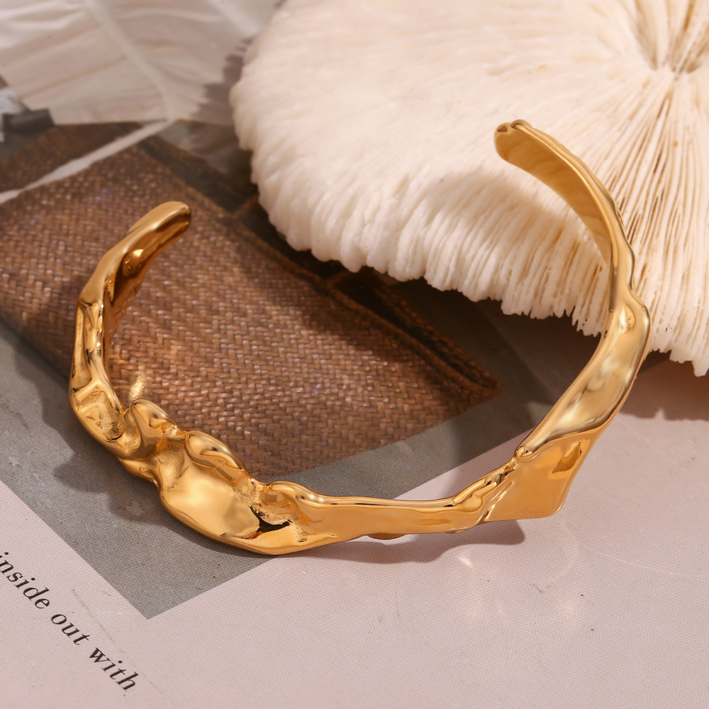 316L Stainless Steel  18K Gold Plated Basic Simple Style Classic Style Plating Irregular Waves Bangle display picture 8