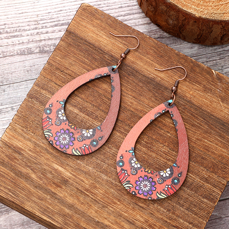 1 Pair Retro Classic Style Flower Wood Drop Earrings display picture 4