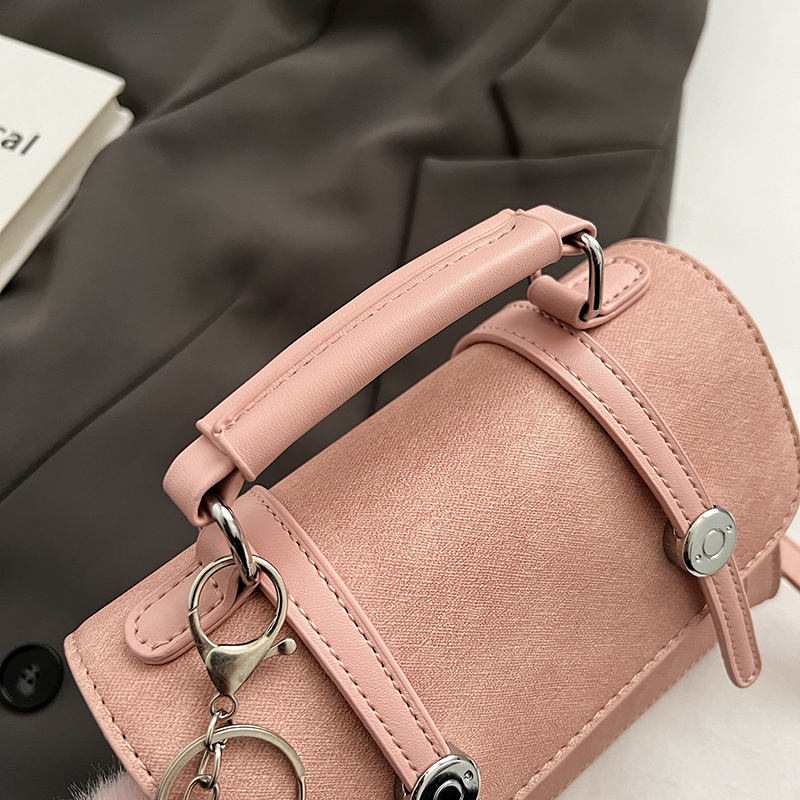 Women's Medium Pu Leather Solid Color Basic Classic Style Magnetic Buckle Crossbody Bag display picture 4