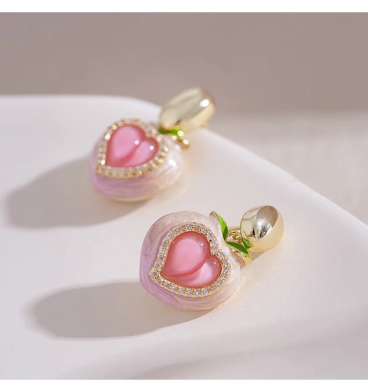 1 Pair Cute Lady Sweet Peach Zinc Alloy Ear Studs display picture 3