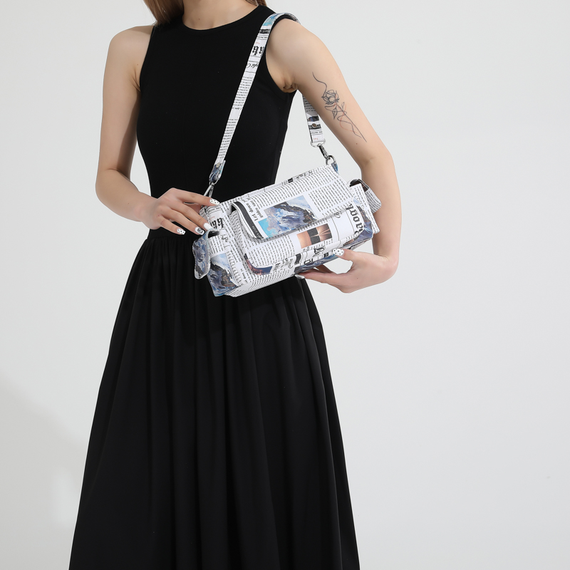 Women's Medium Pu Leather Newspaper Streetwear Flip Cover Shoulder Bag display picture 6