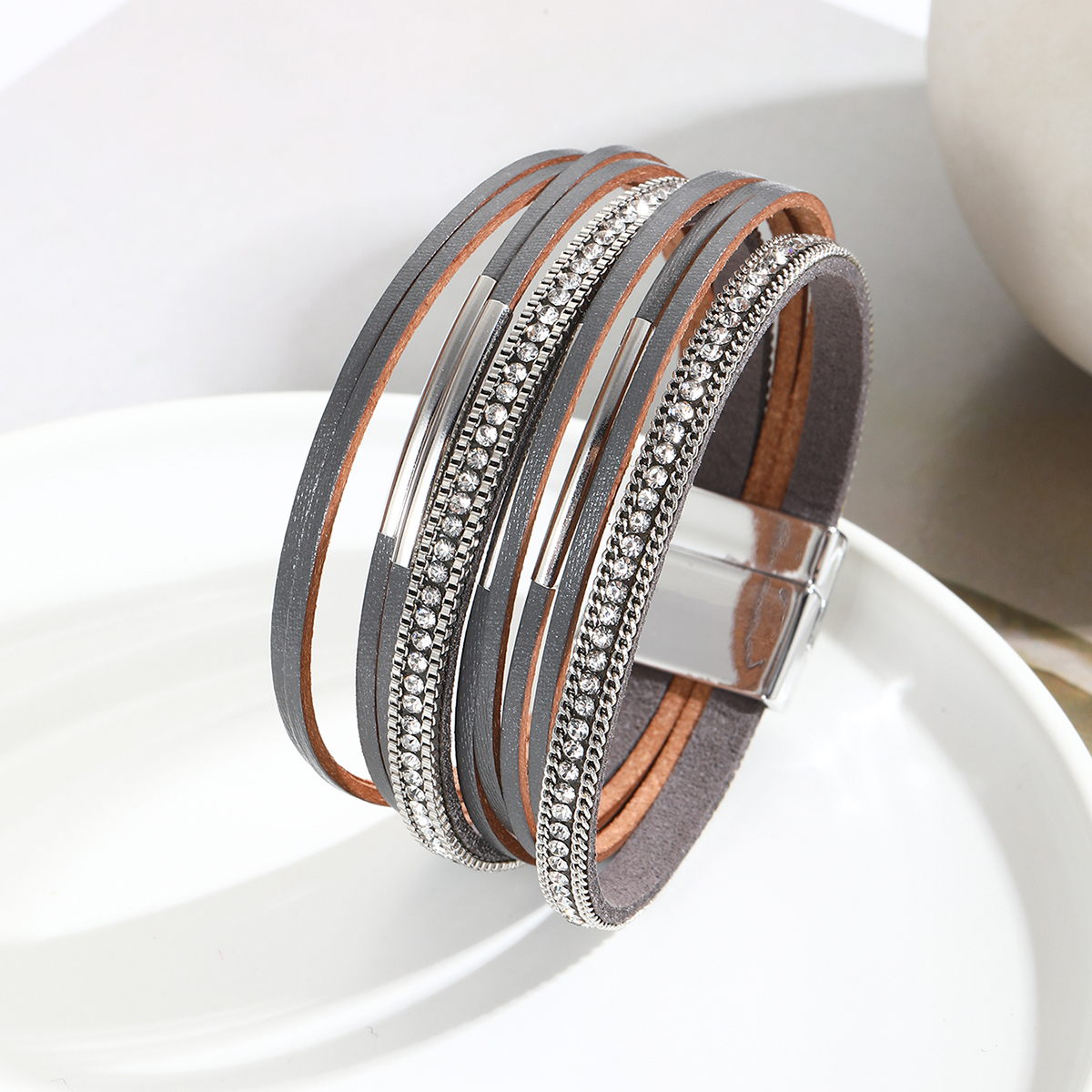 Classic Style Circle Pu Leather Handmade Women's Bangle display picture 4