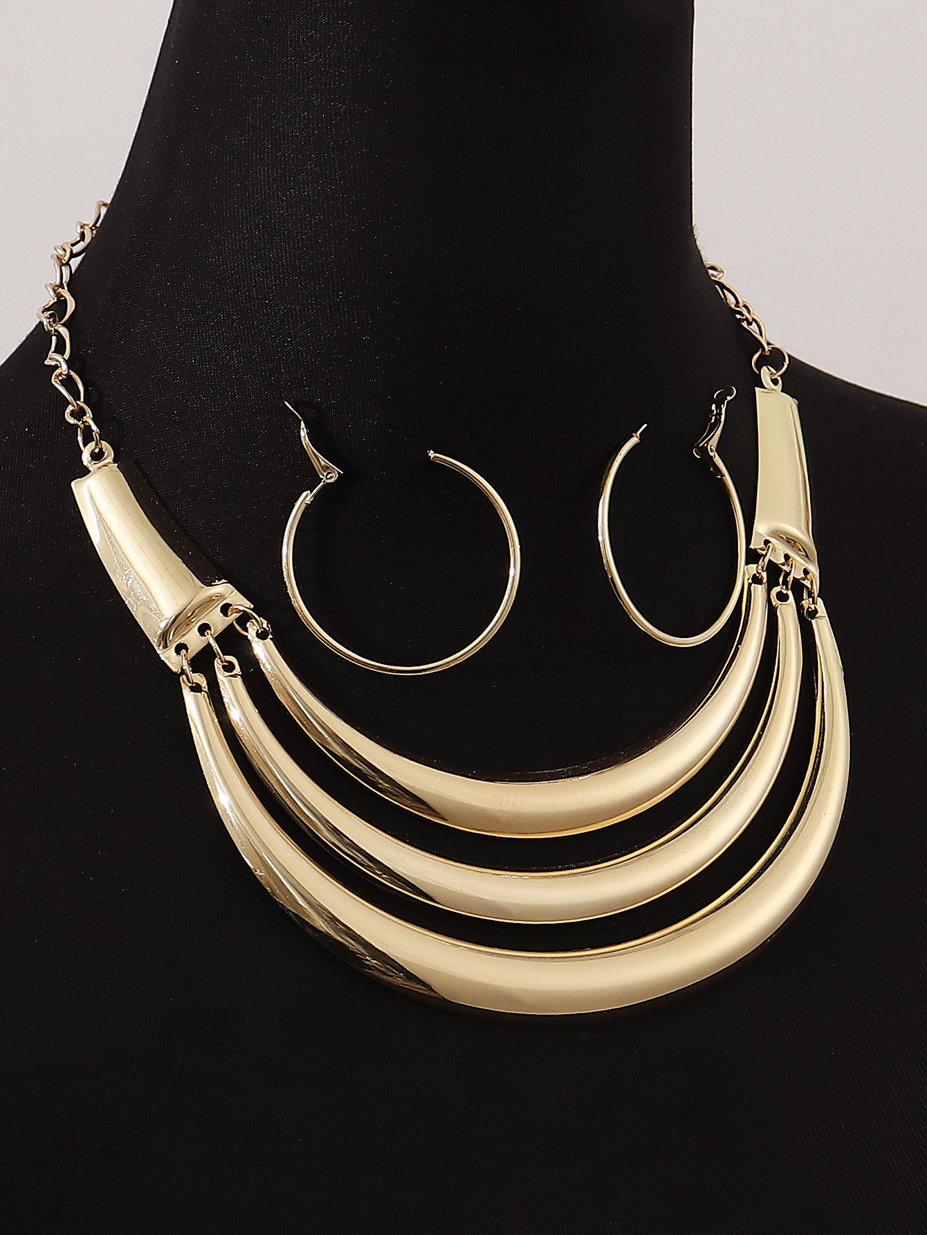 Vintage Style Exaggerated Luxurious Solid Color Iron Layered Women's Jewelry Set display picture 1