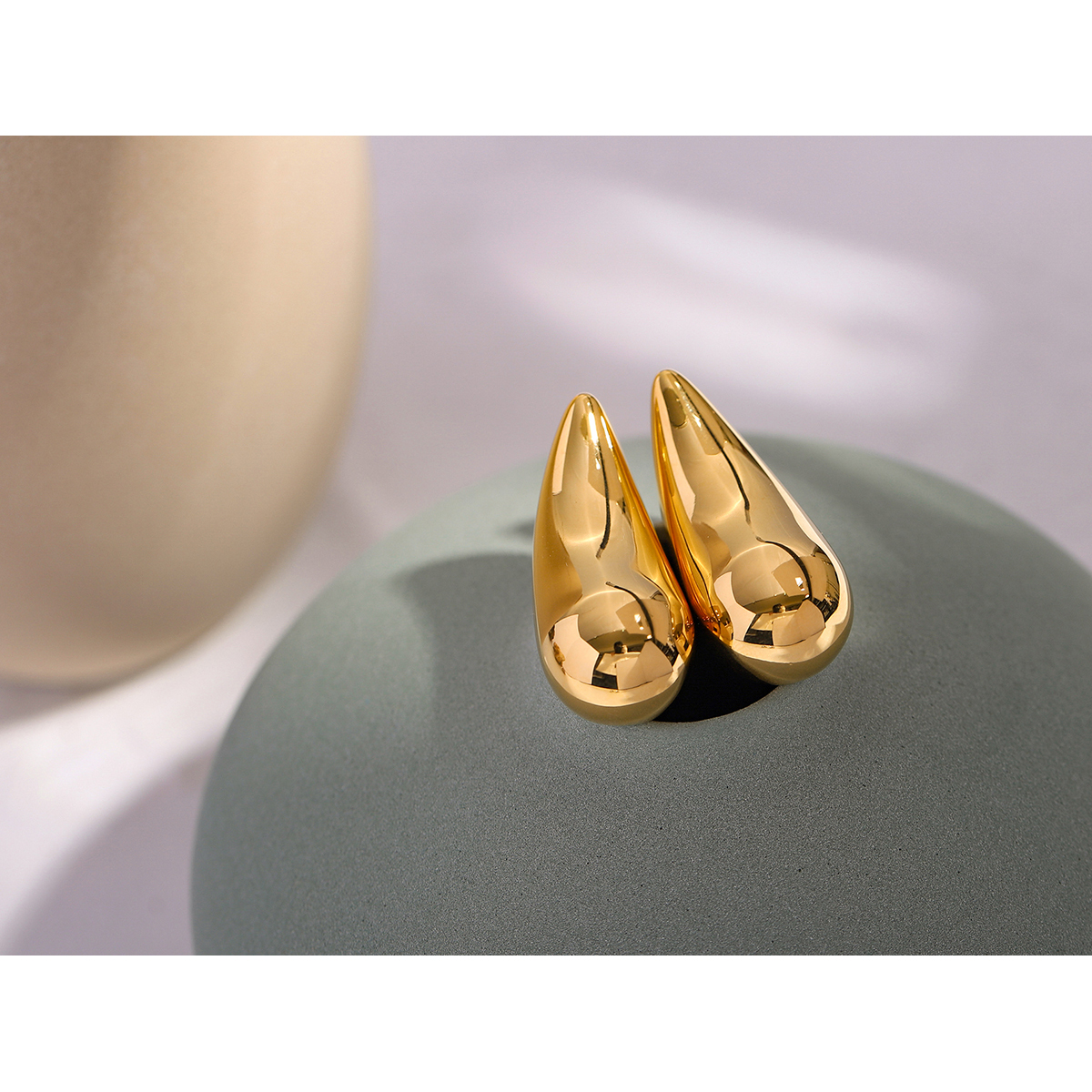 1 Pair Simple Style Classic Style Water Droplets Plating 316 Stainless Steel  18K Gold Plated Ear Studs display picture 9