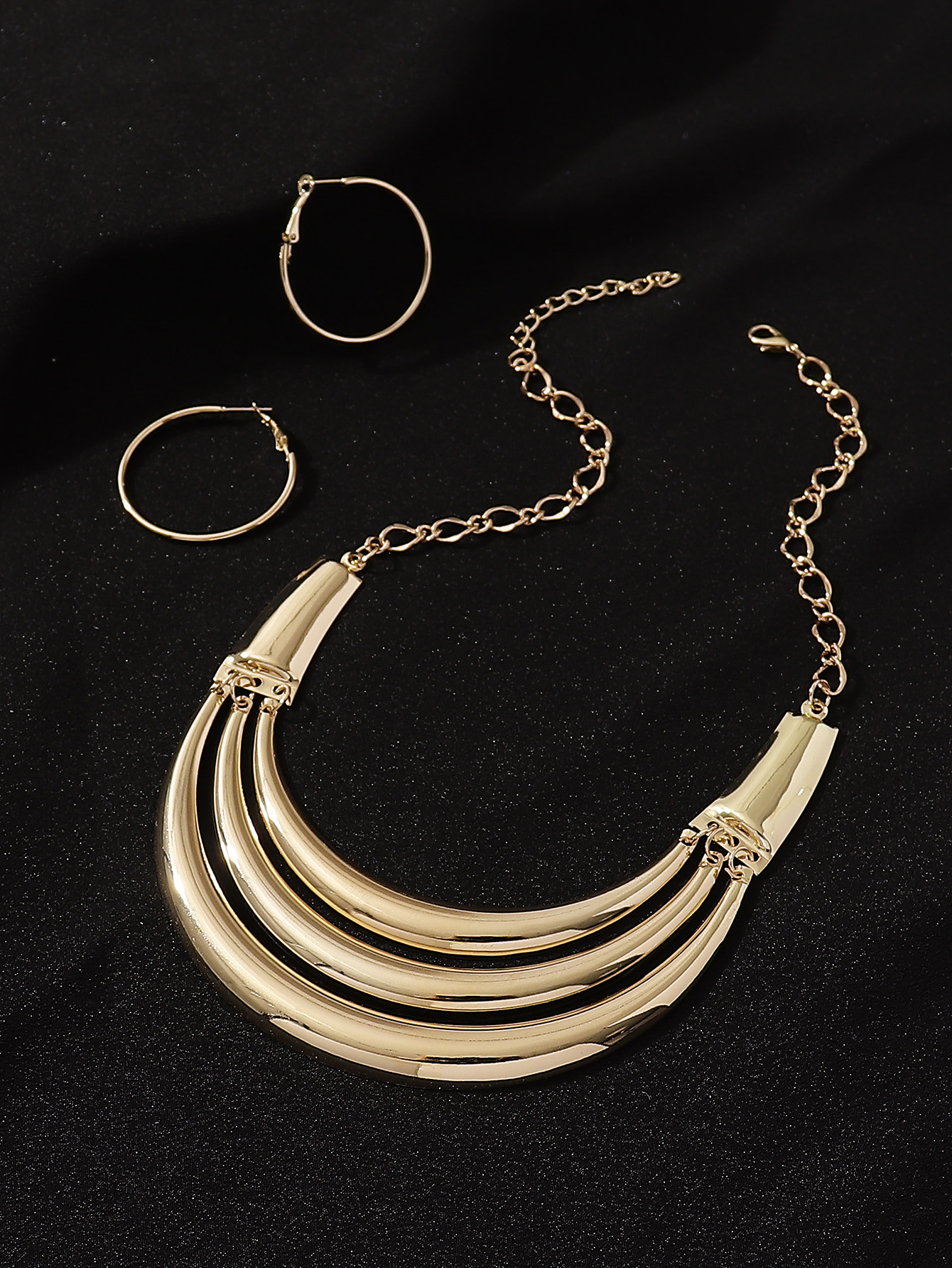 Vintage Style Exaggerated Luxurious Solid Color Iron Layered Women's Jewelry Set display picture 3