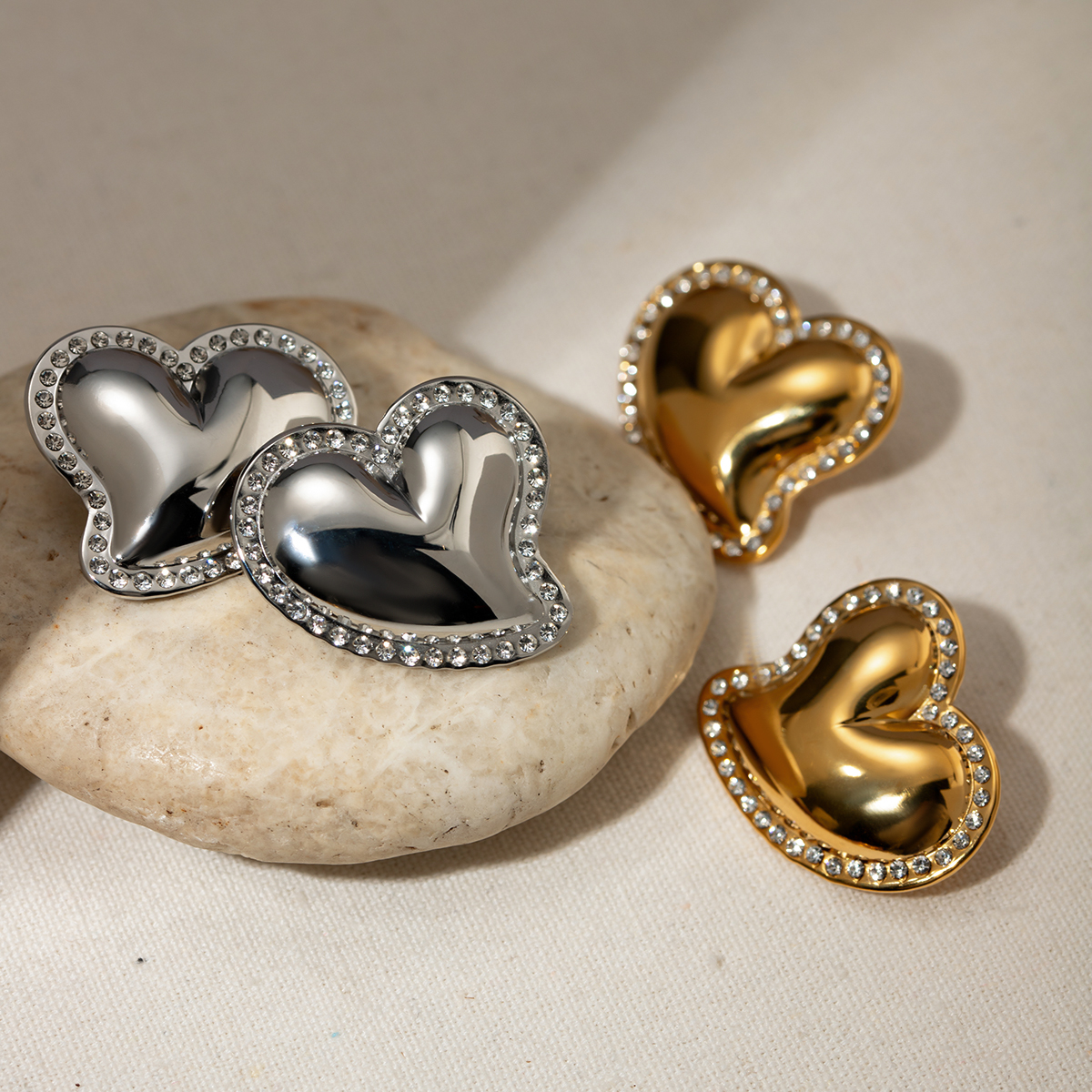 1 Pair IG Style Sweet Heart Shape Inlay 304 Stainless Steel Rhinestones 18K Gold Plated Ear Studs display picture 4