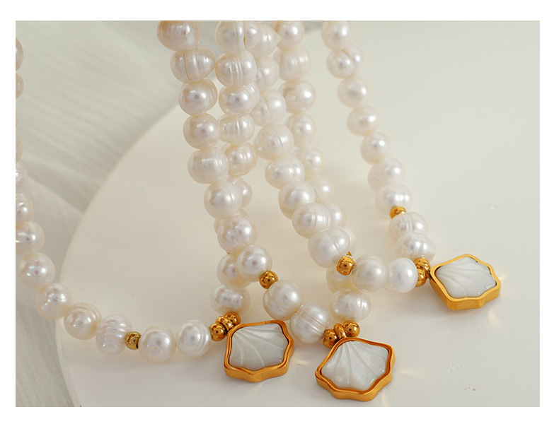 Süßwasserperle Weiße Schalentiere Titan Stahl 18 Karat Vergoldet Elegant Perlen Hülse Armbänder display picture 1