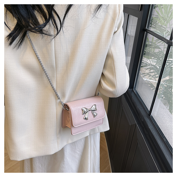 Women's Small Pu Leather Solid Color Bow Knot Classic Style Streetwear Sewing Thread Magnetic Buckle Crossbody Bag display picture 8