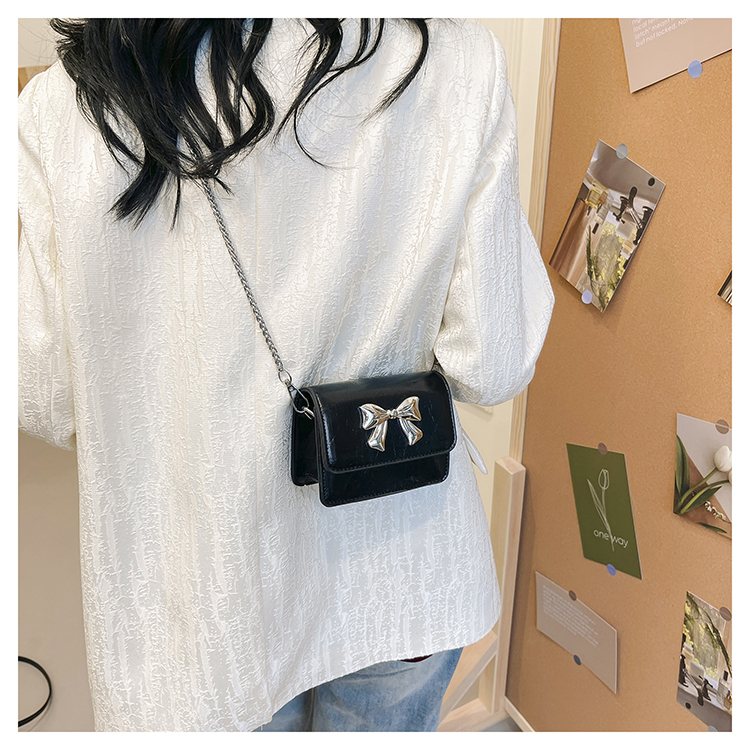 Women's Small Pu Leather Solid Color Bow Knot Classic Style Streetwear Sewing Thread Magnetic Buckle Crossbody Bag display picture 14