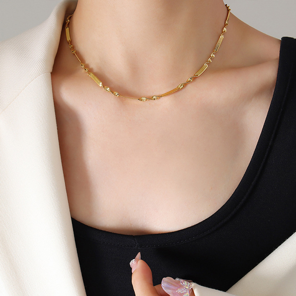 304 Stainless Steel 18K Gold Plated Solid Color Classic Style Twist Plating Solid Color Necklace display picture 6