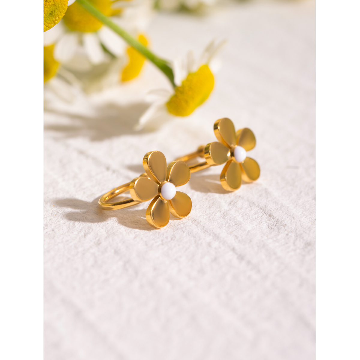 1 Pair IG Style Sweet Daisy Enamel 304 Stainless Steel 18K Gold Plated Ear Cuffs display picture 7