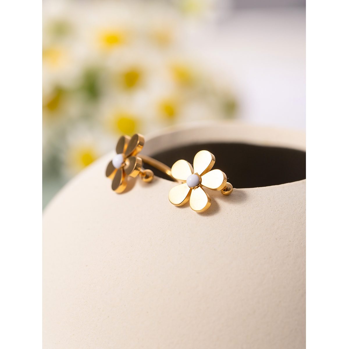 1 Pair IG Style Sweet Daisy Enamel 304 Stainless Steel 18K Gold Plated Ear Cuffs display picture 6