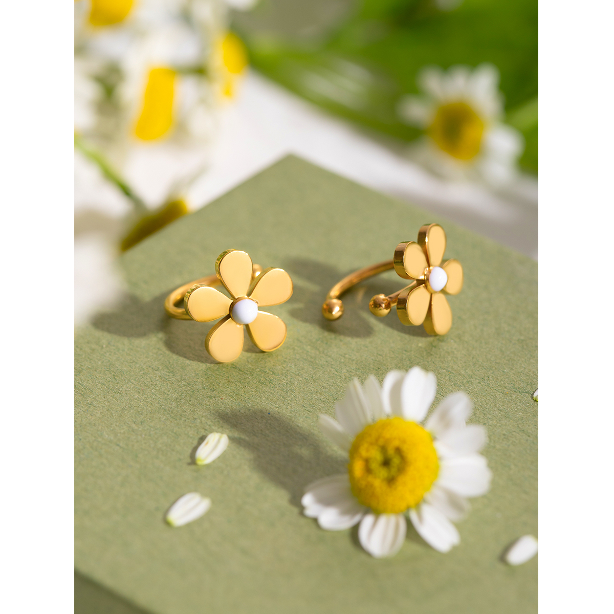 1 Pair IG Style Sweet Daisy Enamel 304 Stainless Steel 18K Gold Plated Ear Cuffs display picture 8