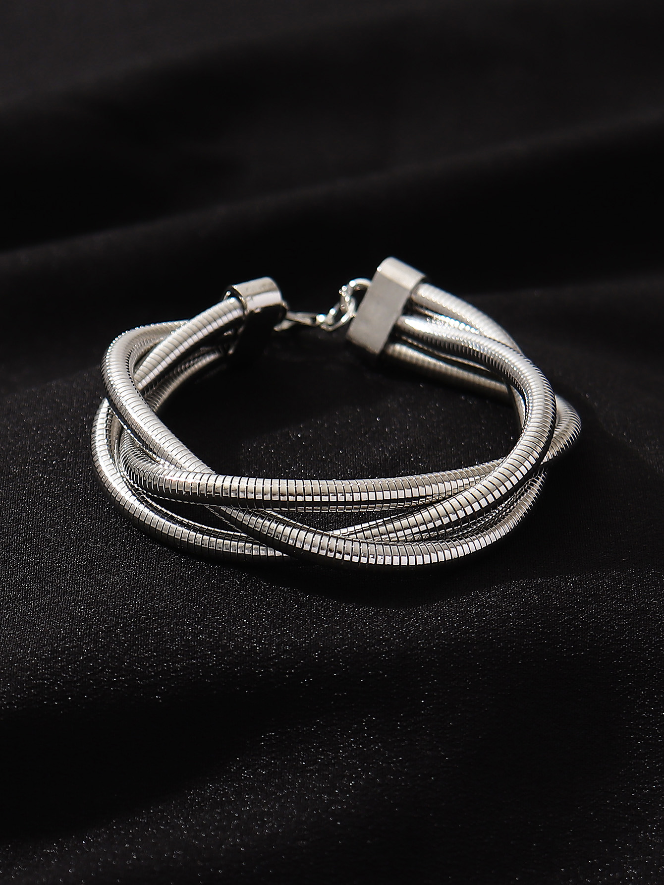 Exaggerated Luxurious Twist Iron Women's Bangle display picture 7