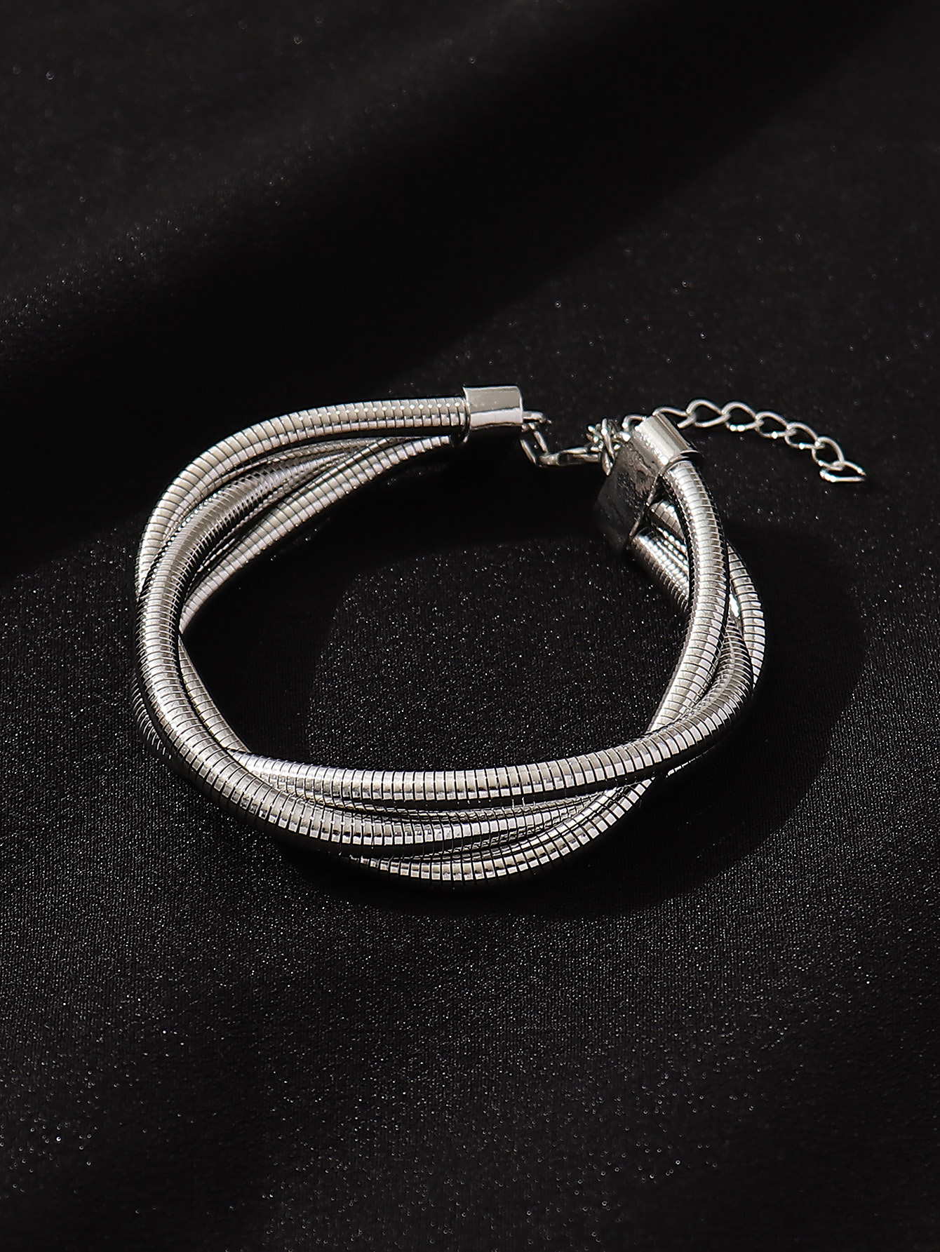 Exaggerated Luxurious Twist Iron Women's Bangle display picture 10