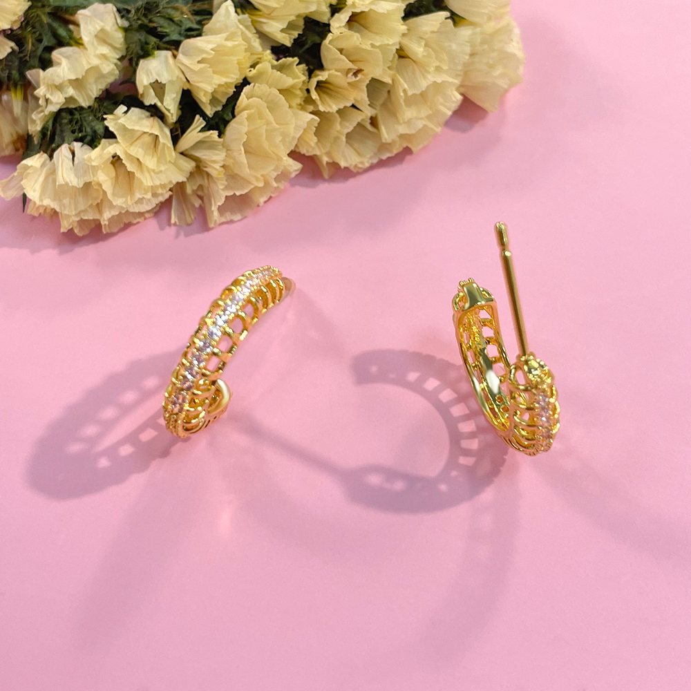 1 Pair Modern Style Shiny C Shape Lines Shell Plating Hollow Out Inlay Copper Zircon 18K Gold Plated Ear Studs display picture 4
