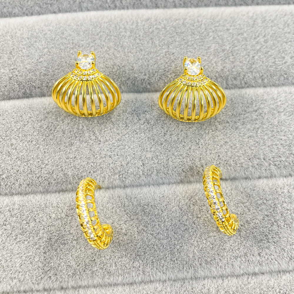 1 Pair Modern Style Shiny C Shape Lines Shell Plating Hollow Out Inlay Copper Zircon 18K Gold Plated Ear Studs display picture 9