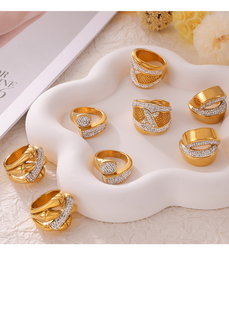 Estilo Simple Cruz Acero Titanio Chapados en oro de 18k Diamantes De Imitación Anillos Al Mayoreo display picture 4