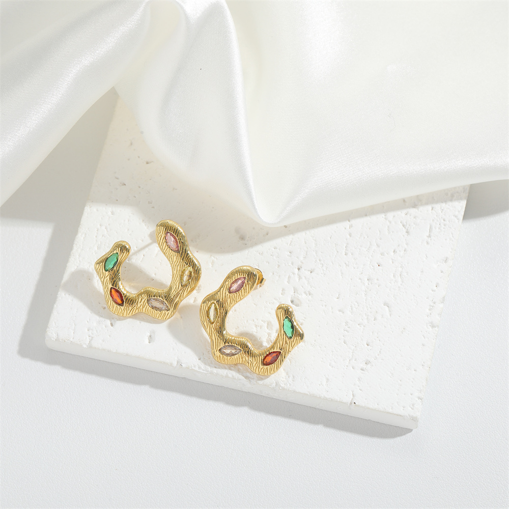 1 Paire Style IG Style Moderne Géométrique Tourner Incruster Le Cuivre Zircon Boucles D'oreilles Cerceau display picture 7