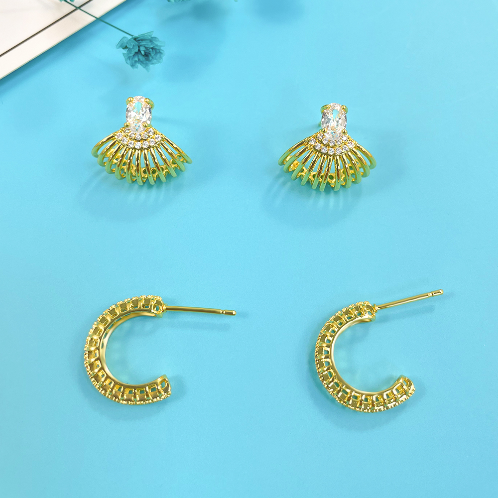 1 Pair Modern Style Shiny C Shape Lines Shell Plating Hollow Out Inlay Copper Zircon 18K Gold Plated Ear Studs display picture 12