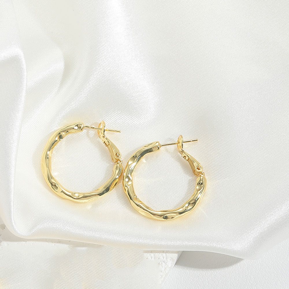 1 Pair Modern Style Classic Style Commute Geometric Copper Hoop Earrings display picture 5