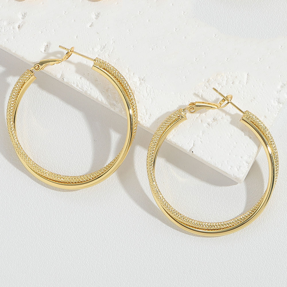 1 Pair Modern Style Classic Style Commute Geometric Copper Hoop Earrings display picture 2
