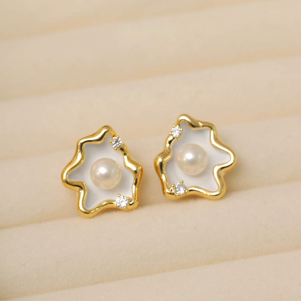 1 Pair IG Style Lady Classic Style Irregular Clouds Enamel Inlay Copper Freshwater Pearl Zircon 18K Gold Plated Ear Studs display picture 2