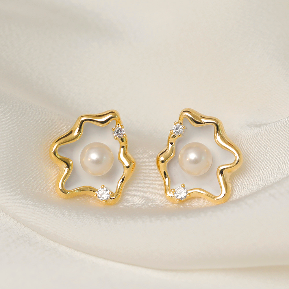 1 Pair IG Style Lady Classic Style Irregular Clouds Enamel Inlay Copper Freshwater Pearl Zircon 18K Gold Plated Ear Studs display picture 5