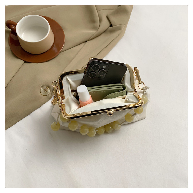Women's Medium Silk Solid Color Elegant Vintage Style Lock Clasp Crossbody Bag display picture 3