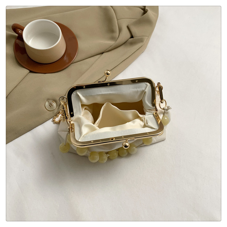 Women's Medium Silk Solid Color Elegant Vintage Style Lock Clasp Crossbody Bag display picture 4