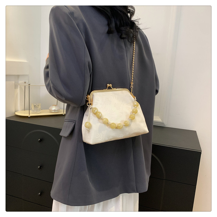 Women's Medium Silk Solid Color Elegant Vintage Style Lock Clasp Crossbody Bag display picture 9