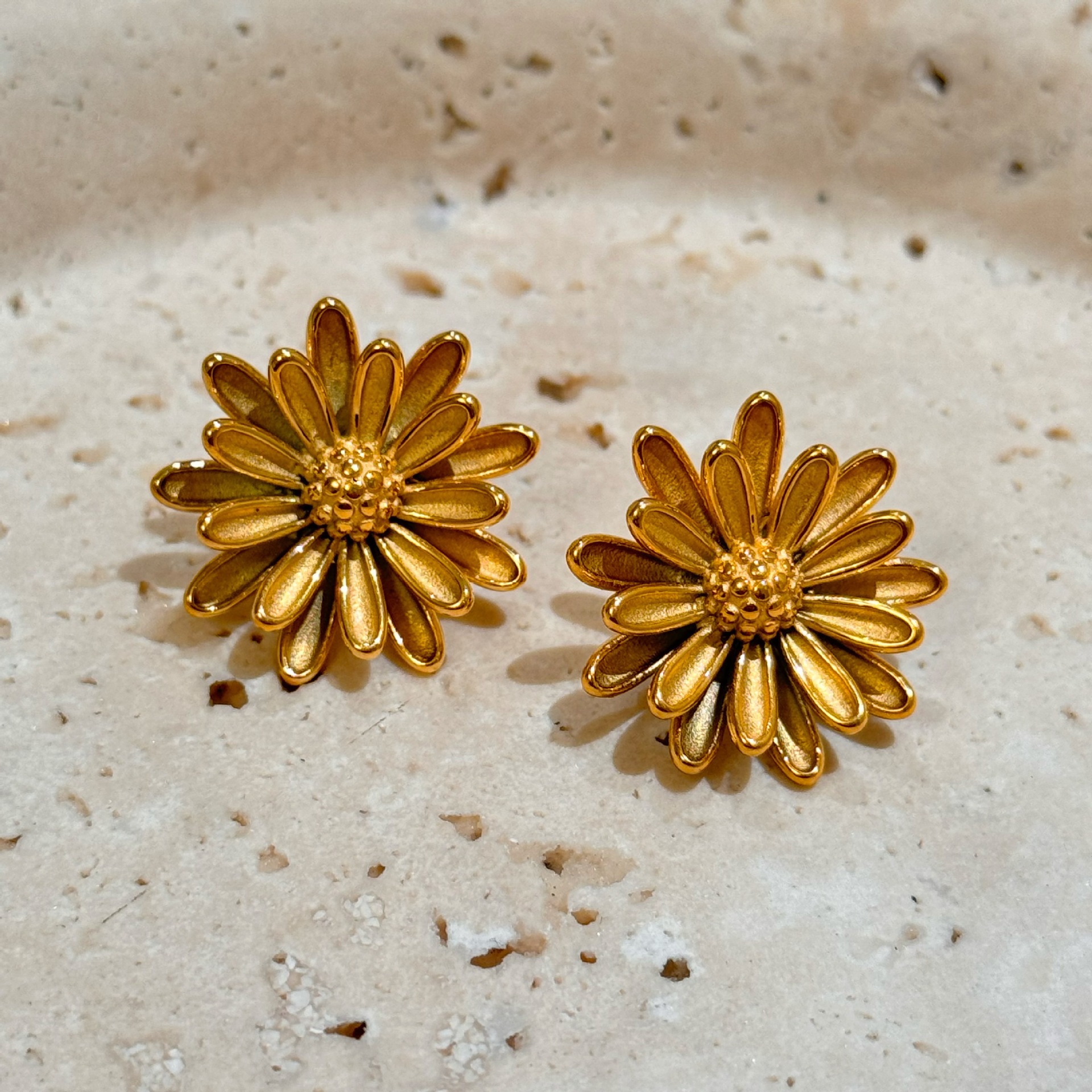 1 Pair Vintage Style Sweet Commute Flower Plating 304 Stainless Steel 18K Gold Plated Ear Studs display picture 5