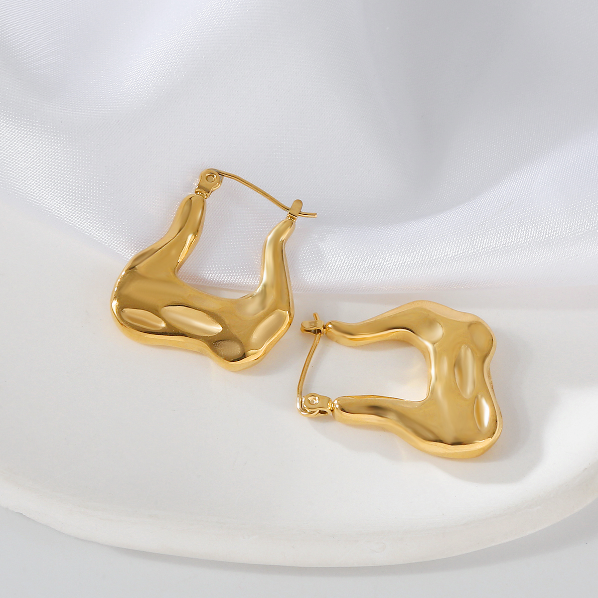 1 Pair Elegant Luxurious Irregular Heart Shape Spiral Stripe Plating 304 Stainless Steel 18K Gold Plated Earrings display picture 4