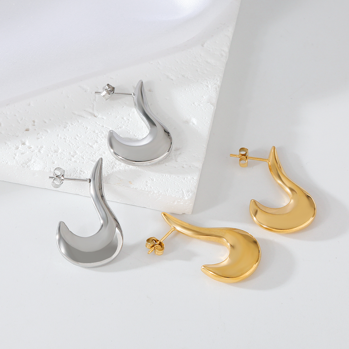 1 Pair Elegant Luxurious Irregular Heart Shape Spiral Stripe Plating 304 Stainless Steel 18K Gold Plated Earrings display picture 12