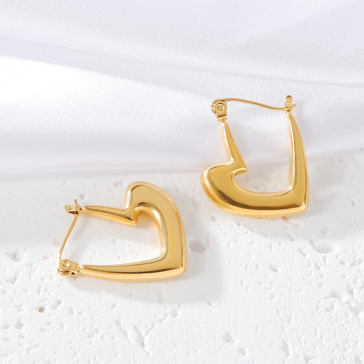 1 Pair Elegant Luxurious Irregular Heart Shape Spiral Stripe Plating 304 Stainless Steel 18K Gold Plated Earrings display picture 17