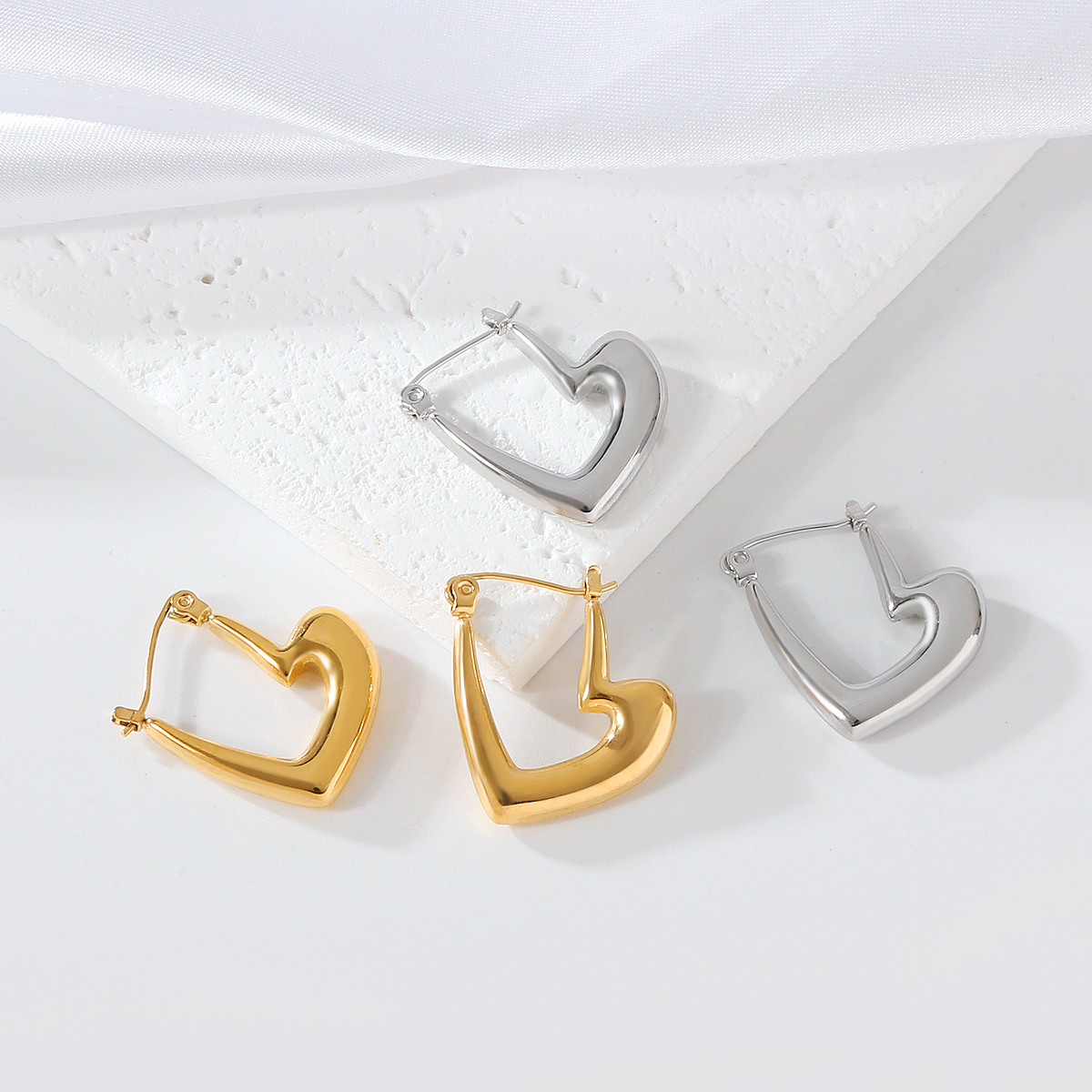 1 Pair Elegant Luxurious Irregular Heart Shape Spiral Stripe Plating 304 Stainless Steel 18K Gold Plated Earrings display picture 18