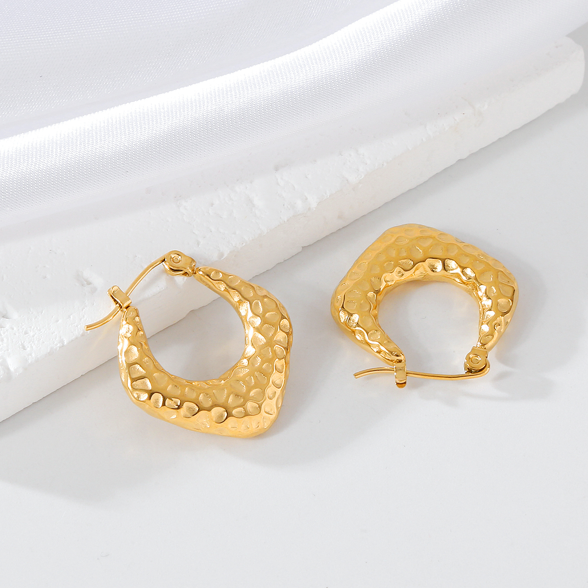 1 Pair Elegant Luxurious Irregular Heart Shape Spiral Stripe Plating 304 Stainless Steel 18K Gold Plated Earrings display picture 31