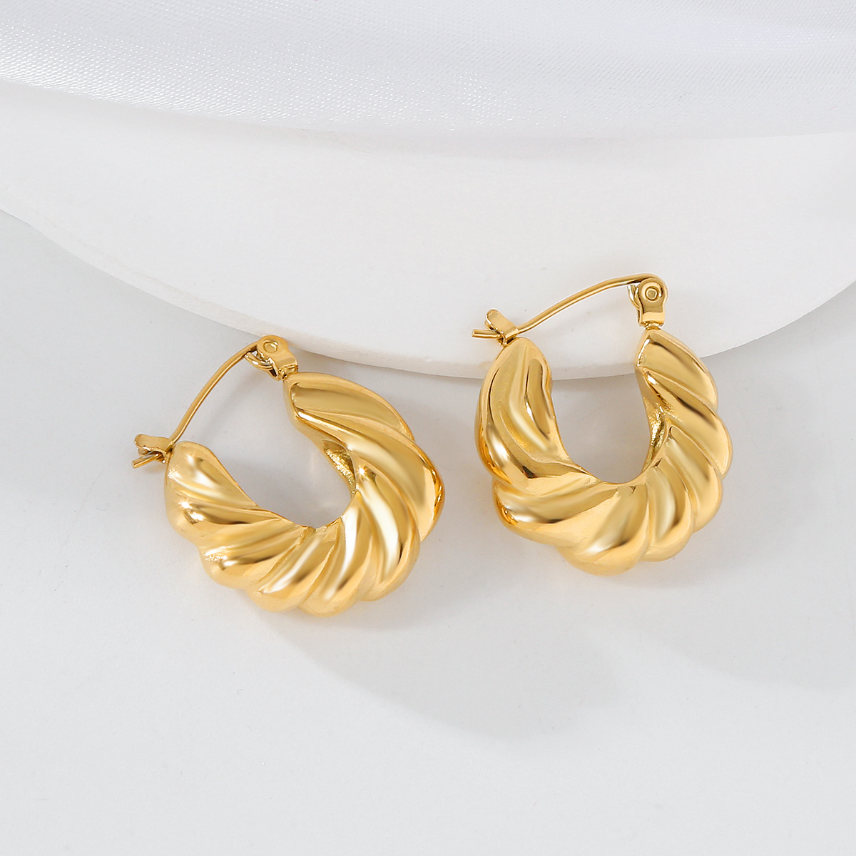 1 Pair Elegant Luxurious Irregular Heart Shape Spiral Stripe Plating 304 Stainless Steel 18K Gold Plated Earrings display picture 23