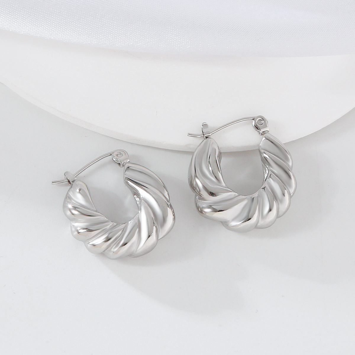 1 Pair Elegant Luxurious Irregular Heart Shape Spiral Stripe Plating 304 Stainless Steel 18K Gold Plated Earrings display picture 22