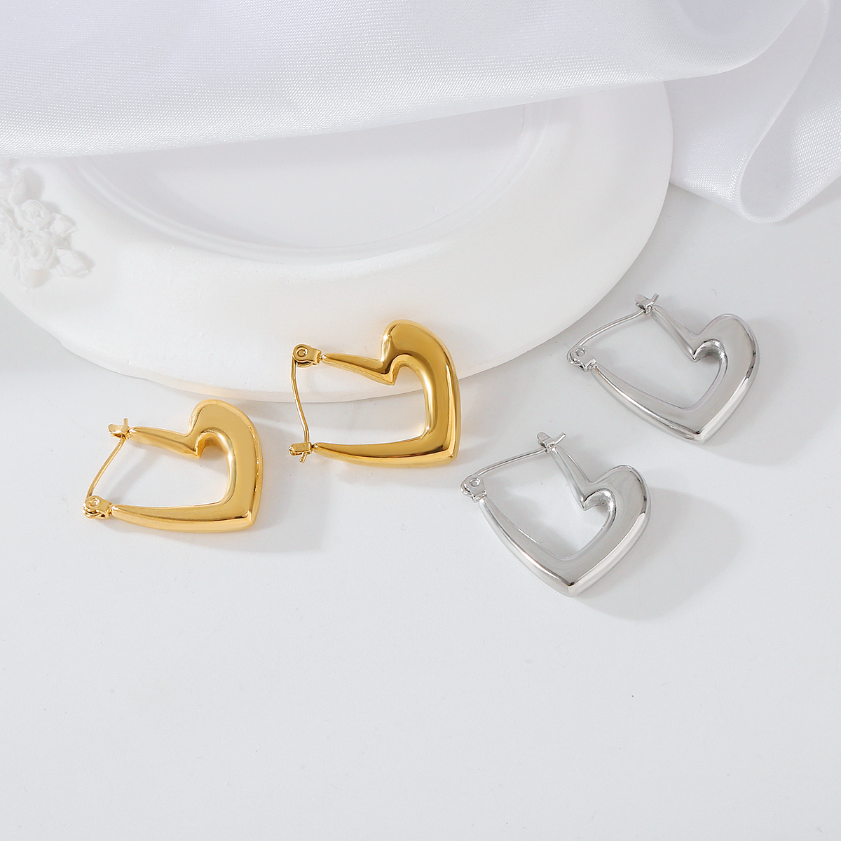 1 Pair Elegant Luxurious Irregular Heart Shape Spiral Stripe Plating 304 Stainless Steel 18K Gold Plated Earrings display picture 21