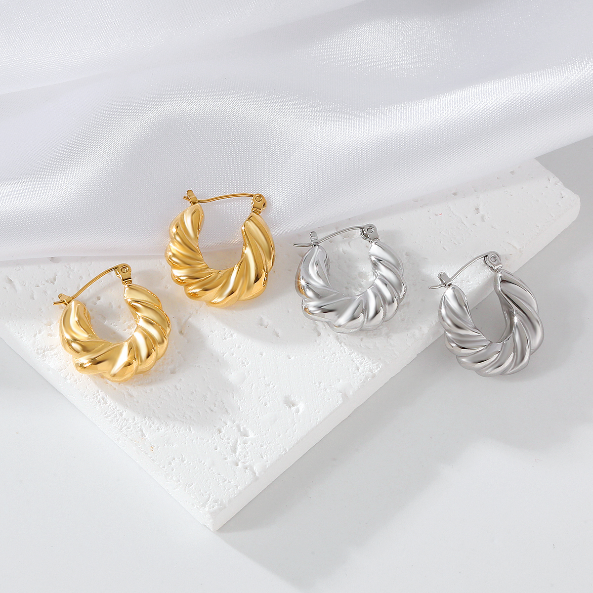 1 Pair Elegant Luxurious Irregular Heart Shape Spiral Stripe Plating 304 Stainless Steel 18K Gold Plated Earrings display picture 28