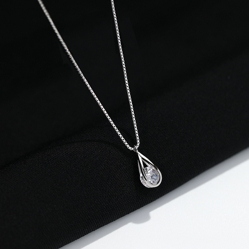 Sterling Silver Elegant Simple Style Hollow Out Inlay Water Droplets Zircon Pendant Necklace display picture 2