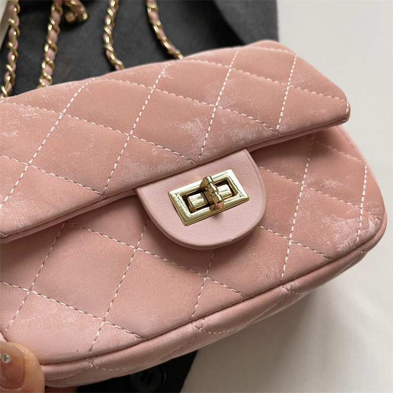 Women's Medium One Size Corduroy Solid Color Lingge Vintage Style Classic Style Sewing Thread Square Lock Clasp Crossbody Bag display picture 3