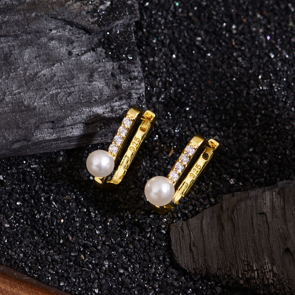 1 Pair Simple Style Commute Square Inlay Copper Pearl Zircon Gold Plated Earrings display picture 1